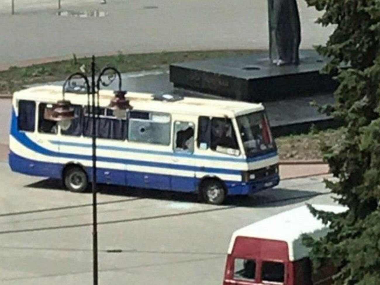 Захваченный автобус находится в центре Луцка