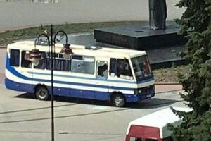Захваченный автобус находится в центре Луцка