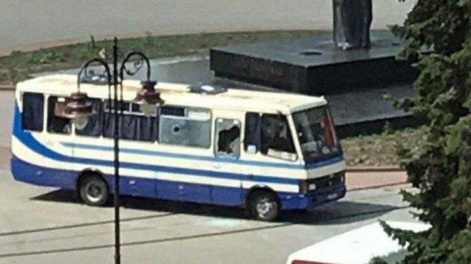 Захоплений автобус стоїть у центрі Луцька