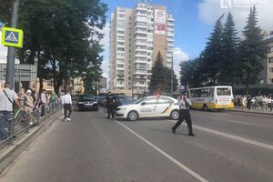В полиции говорят, что злоумышленник дважды стрелял в правоохранителей и бросил гранату