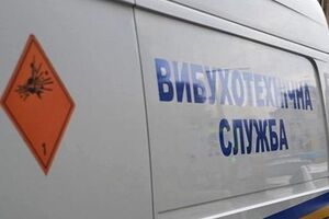 Специалисты взрывотехнического управления проверяют информацию о минировании