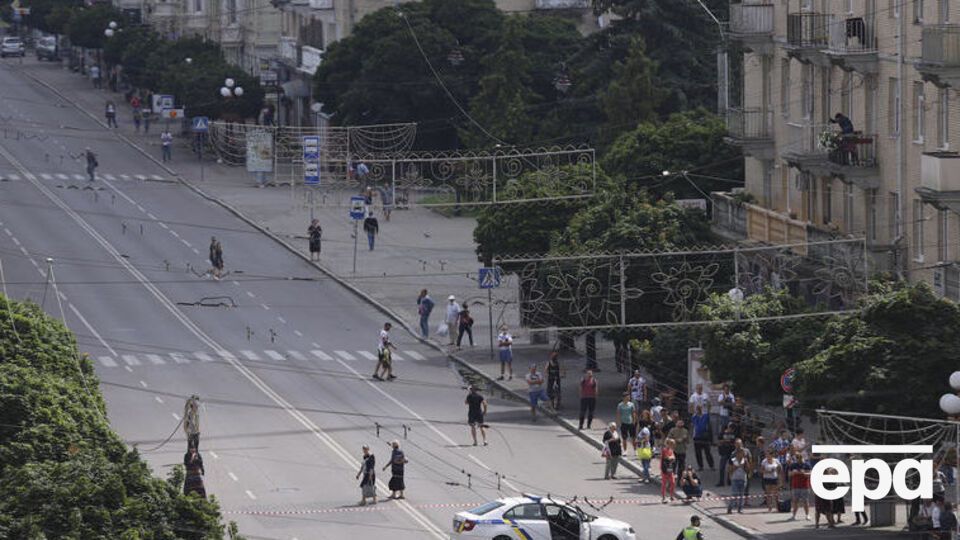 Центр Луцка, где террорист удерживает заложников, перекрыт