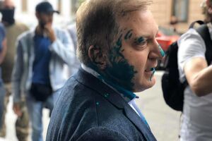 21 липня Волошина за його слова про відсутність суверенітету України облили зеленкою під Верховною Радою