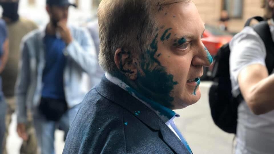 21 июля Волошина за его слова об отсутствии суверенитета Украины облили зеленкой под Верховной Радой