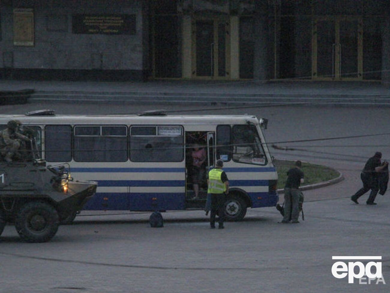 Затримання відбулося, коли правоохоронці переконалися, що загрози заручникам немає, стверджують у СБУ