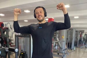 Тыльный: Две тренировки в день, по четыре часа в зале. Недоедание, нервы, срывы