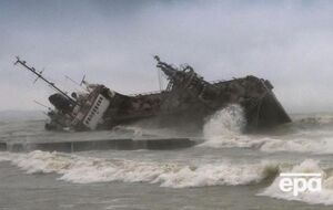 Возле пляжа в Одессе танкер лежит с ноября 2019 года