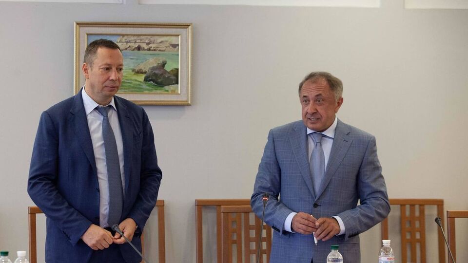 Об увольнении прежнего заместителя главы НБУ и назначении нового сообщил Данилишин (на фото справа)
