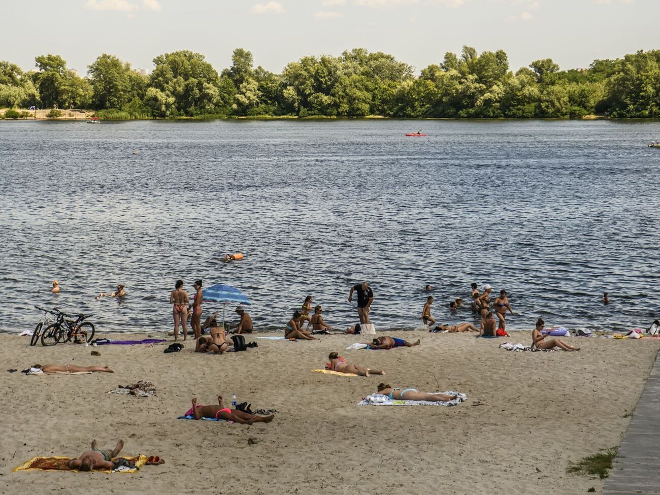 19 червня мер Києва Віталій Кличко заявив, що пляжі столиці відкрили для купання