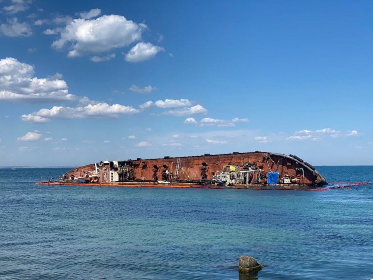 Танкер Delfi&nbsp;затонул возле пляжа в Одессе во время шторма&nbsp;в ноябре 2019 года