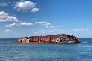 Танкер Delfi затонул возле пляжа в Одессе во время шторма в ноябре 2019 года