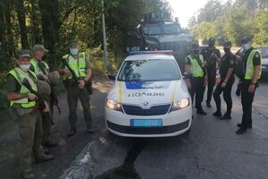 Каждое районное управление полиции должно выделить сотрудников для охраны порядка с табельным и автоматическим оружием