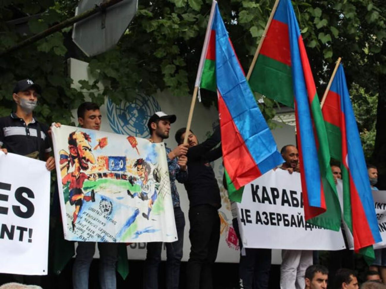 В митинге приняло участие более 400 человек