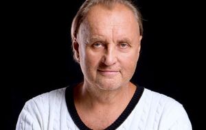 Бебешко продюсирует группу "Пающие трусы"