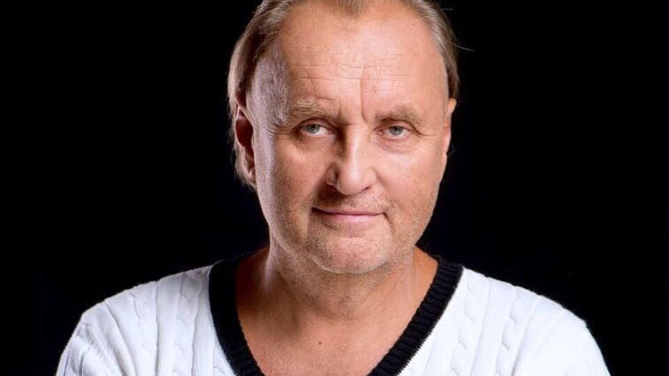 Бебешко продюсує гурт "Пающіє труси"
