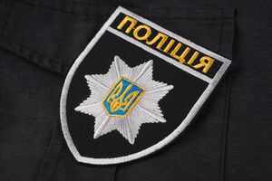 Полиция оцепила территорию возле торгового центра "Метрополис"