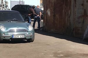 Угонщик обменял заложника и потребовал авто, на котором скрылся