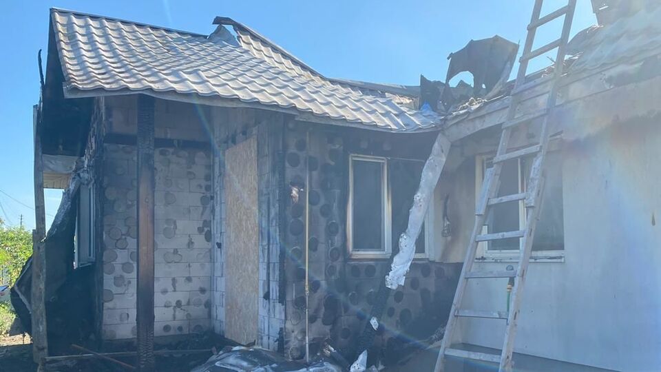 Шабунін повідомив, що невідомі вночі підпалили його будинок