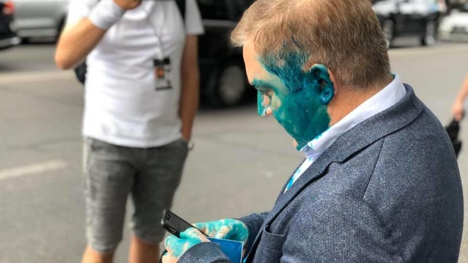 21 июля Волошина облили зеленкой под Верховной Радой