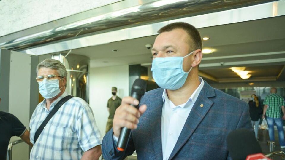 Протестувальники тримали плакати: "Ні піратам у порту" і "МІУ = бездіяльність"