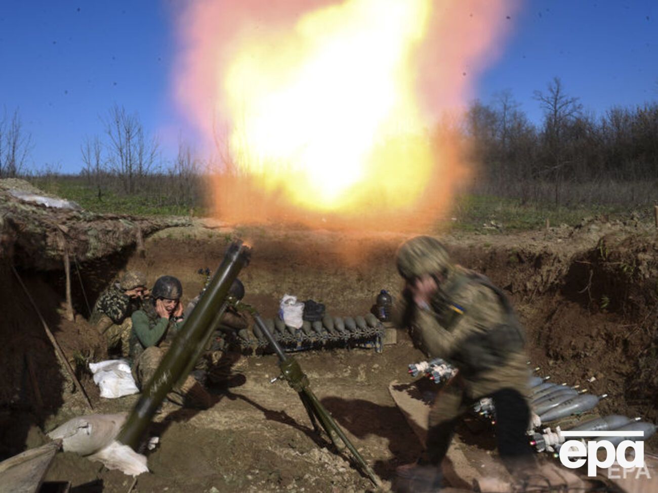 Зеленский заверил, что украинские военные будут отвечать на обстрелы