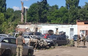 Пошуки чоловіка, який захоплював у заручники поліцейських, тривають, повідомили у МВС