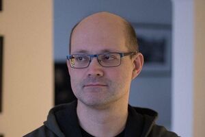 Кучапин был известным волонтером, который помогал бездомным, сиротам, лицам с инвалидностью и пожилым людям