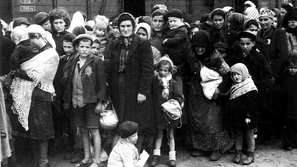 "Чорну книгу" складають свідчення про Голокост