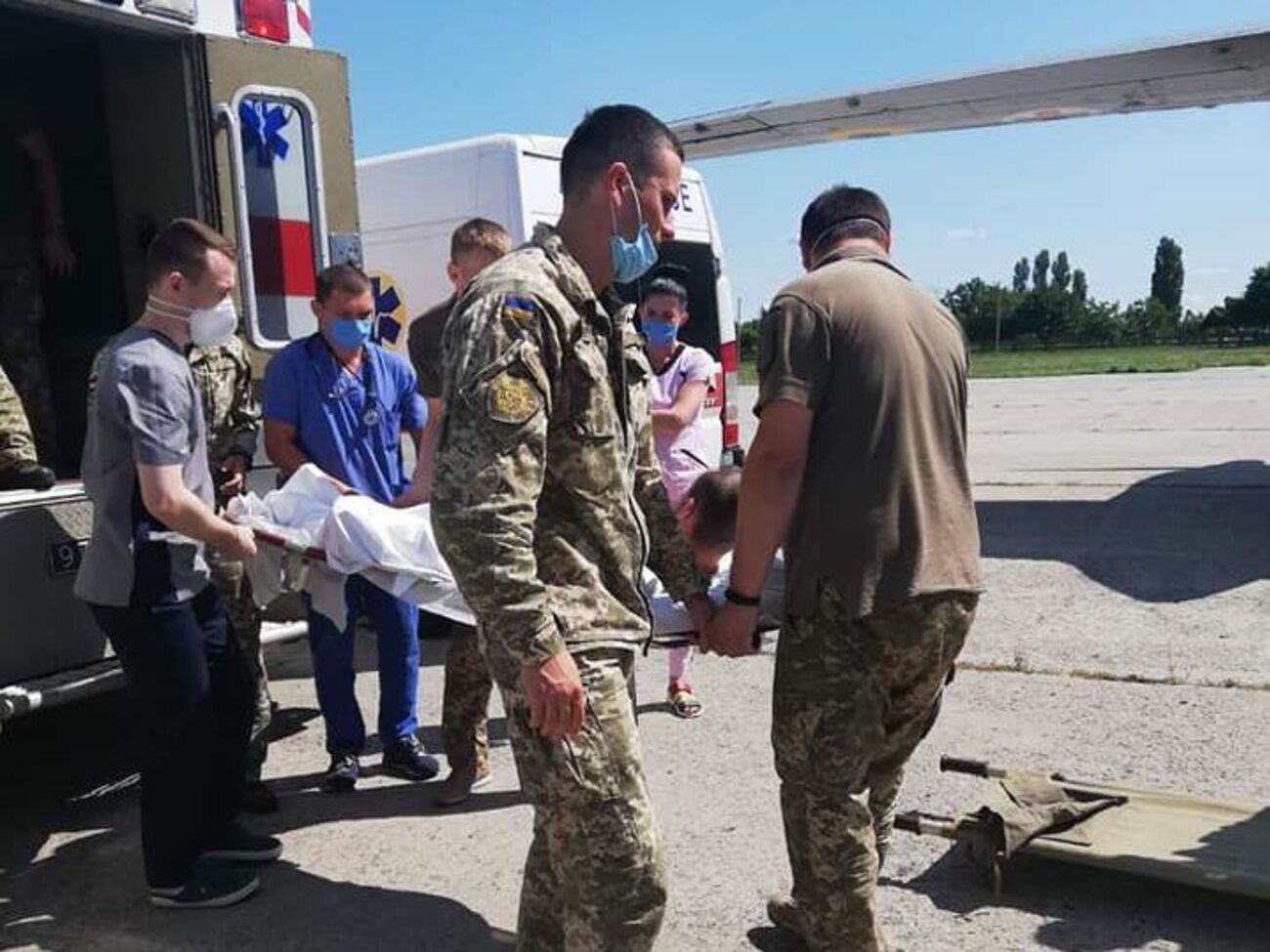 По словам военных медиков, состояние здоровья пациентов удовлетворительное