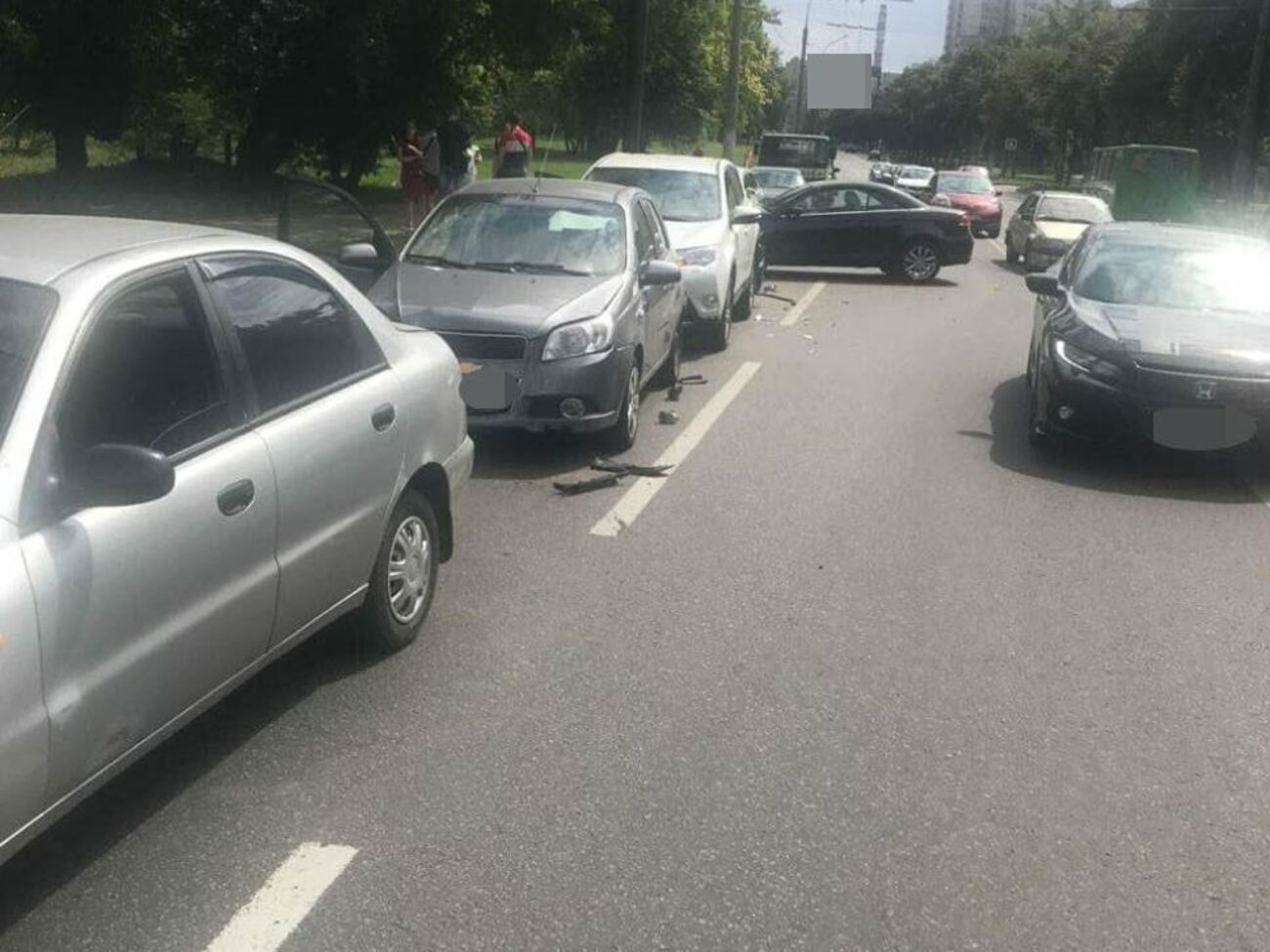 Сотрудники полиции устанавливают обстоятельства аварии