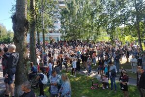 Опозиціонерка Тихановська протягом дня провела три масові мітинги в різних містах Білорусі. Фоторепортаж