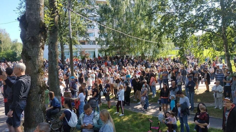 Опозиціонерка Тихановська протягом дня провела три масові мітинги в різних містах Білорусі. Фоторепортаж