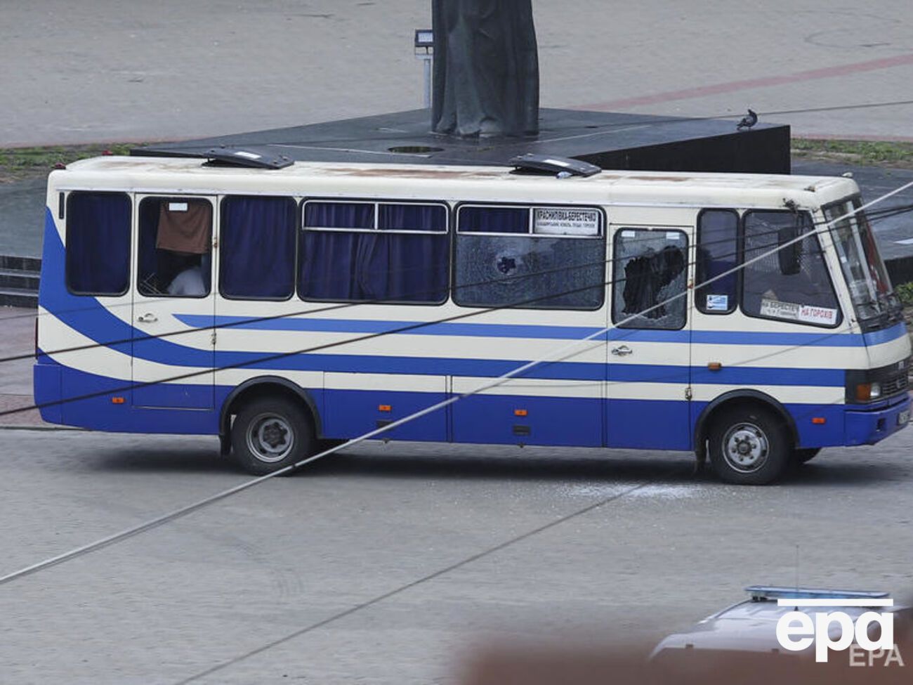 Чоловіка Оксани терорист змусив підпирати задні двері автобуса