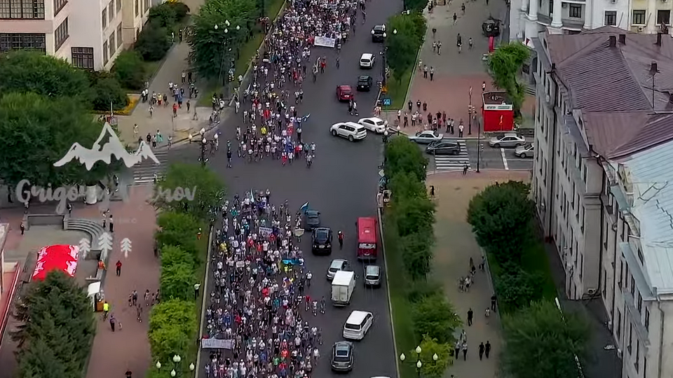 Тисячі людей вийшли на хід у Хабаровську