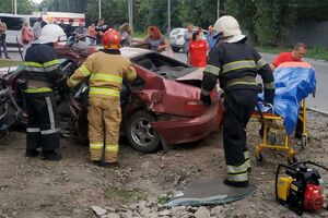 По предварительной информации, водитель иномарки не предоставил преимущество в движении и допустил столкновение с каретой скорой медпомощи