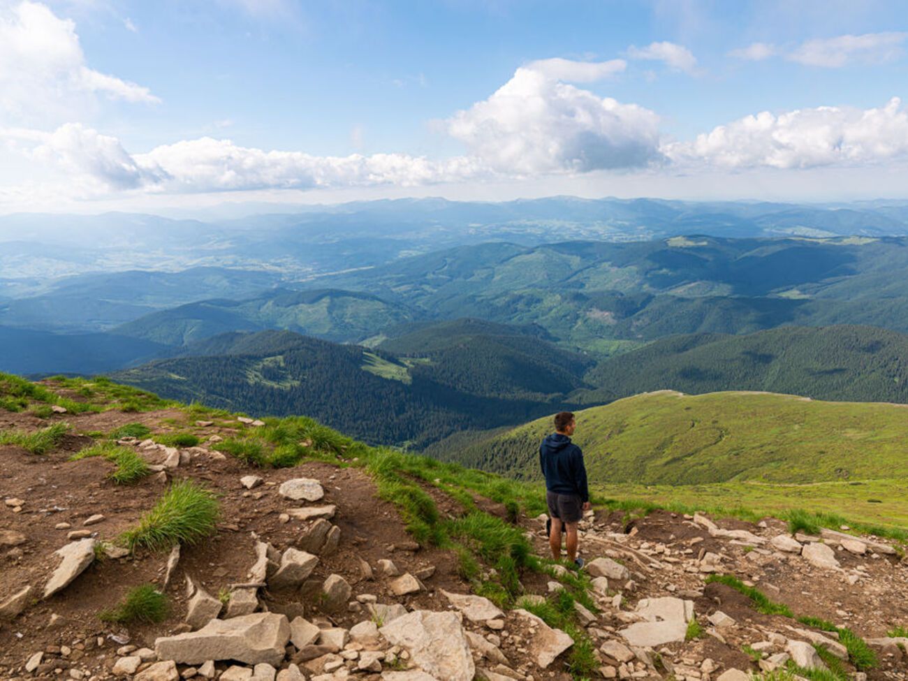 Шістьох дітей і двох жінок спустять до підніжжя Говерли на всюдиході
