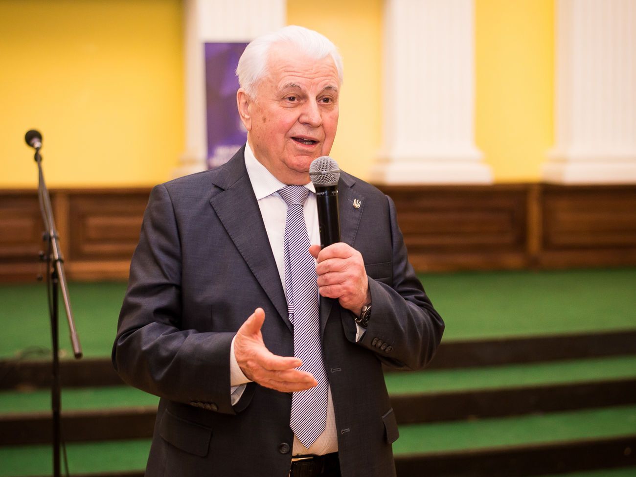 Кравчук "готов аплодировать" настоящему перемирию