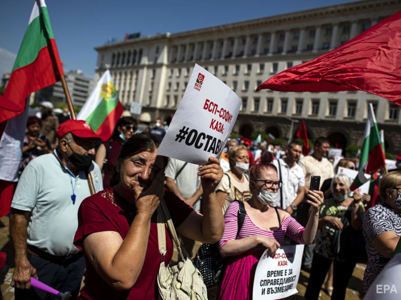 В Болгарии тысячи людей требуют отставки правительства. Фоторепортаж