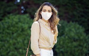 Маски можно было купить с апреля, но их эффективность доказана только сейчас