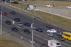 Камера зафіксувала дивовижний розворот білого Renault Logan