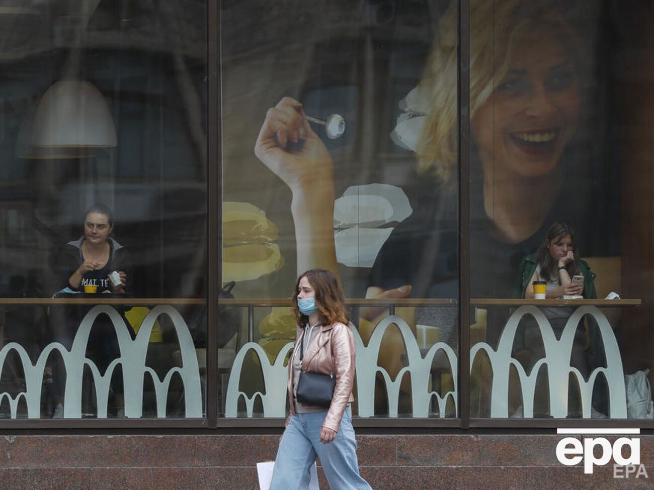 Протягом минулої доби в Україні підтвердили 807 випадків COVID-19