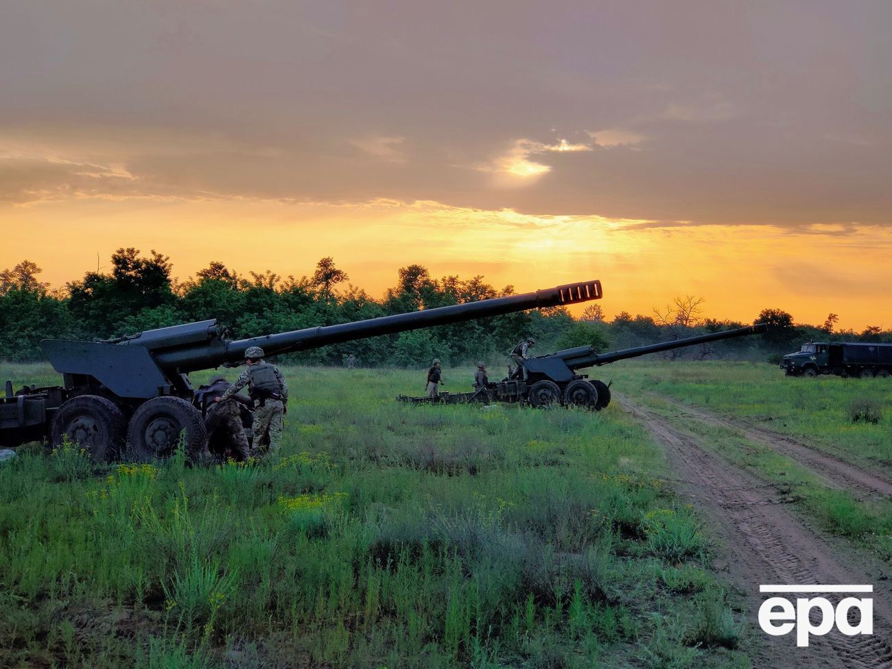 С полуночи на Донбассе вступило в силу перемирие