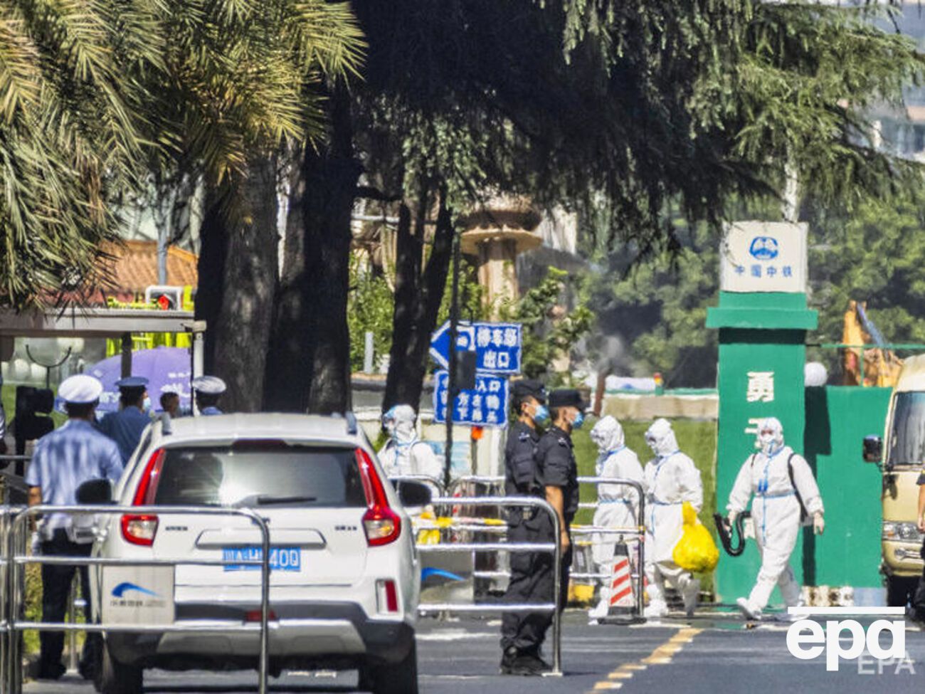 На пике эпидемии в Китае фиксировалось по несколько тысяч новых случаев в сутки