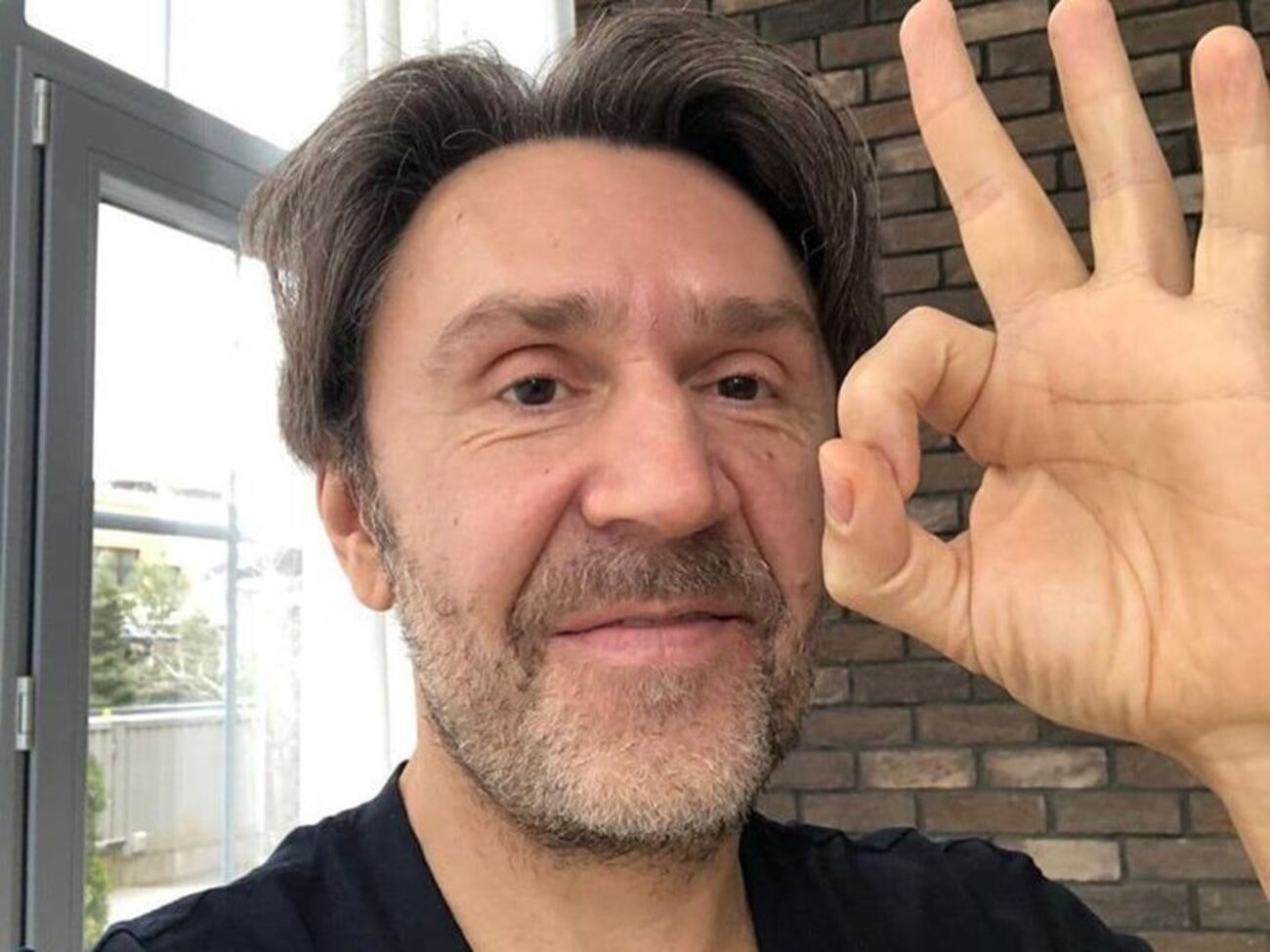 Шнуров: "Кто тут начальник? Чай не любой, кто сверху спущен"