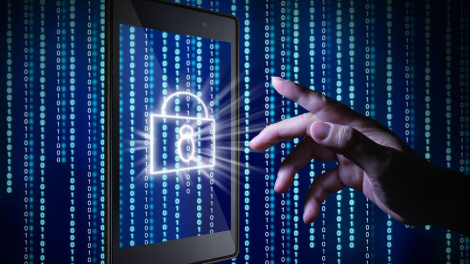 Об отключении РФ от SWIFT говорят с 2014 года