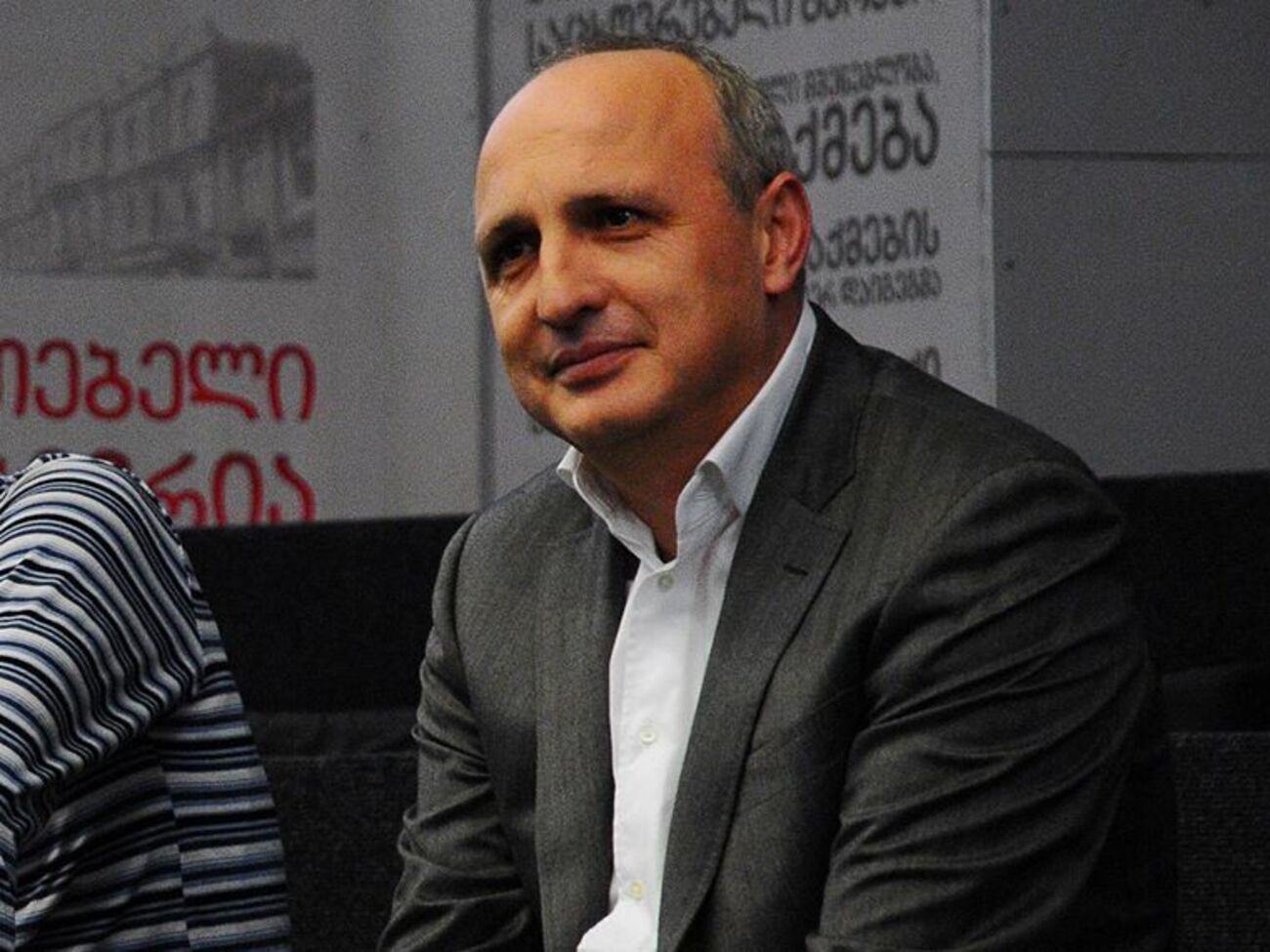 Мерабишвили: Без документов можно ходить