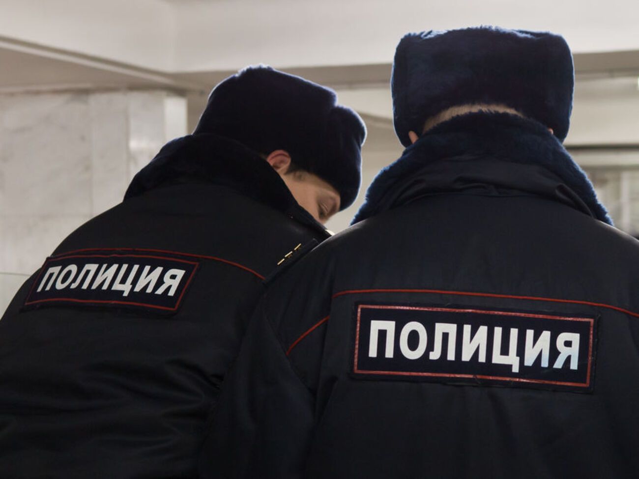 Поліцейський заявив, що намагався видалити журналіста з дільниці, оскільки він не пускав виборців