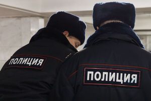 Поліцейський заявив, що намагався видалити журналіста з дільниці, оскільки він не пускав виборців