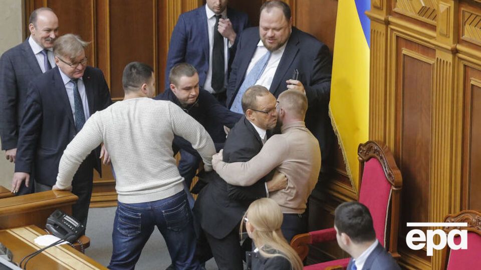 Драки, маты, одиозные заявления: новый созыв Верховной Рады в этом смысле мало чем отличался от старых
