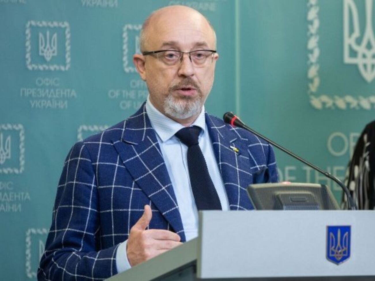 Резников подчеркнул, что боевиками на Донбассе командуют российские офицеры